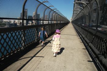 Camminare Sydney Harbour Bridge bambini passeggino